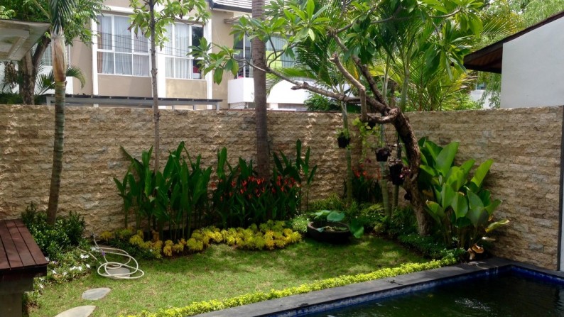 Yearly Rent Villa 3 Bedrooms Fully Furnish Sunset Area, Kuta Clean and Secure Area