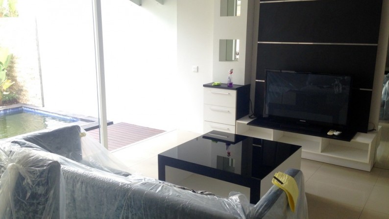 Yearly Rent Villa 3 Bedrooms Fully Furnish Sunset Area, Kuta Clean and Secure Area