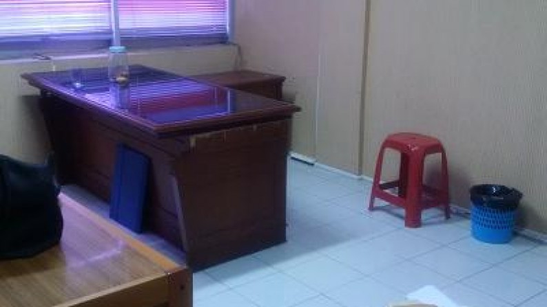 Disewakan ruang kantor di Perkantoran Sastra Graha, Pinggir Tol Kebon Jeruk