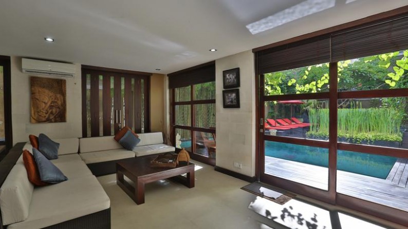 Freehold Luxury Familly Villa 6 Bedrooms in Kuta , Close to Beach & Restaurants