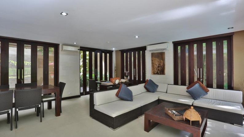 Freehold Luxury Familly Villa 6 Bedrooms in Kuta , Close to Beach & Restaurants