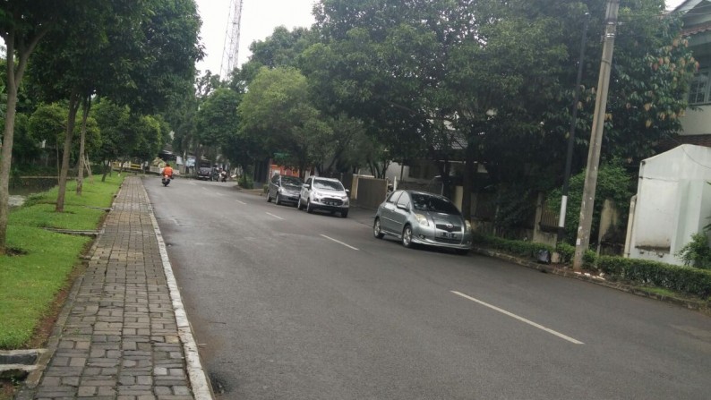 Rumah pinggir jalan,luas tanah 255,strategis  di Sektor 9 Bintaro Jaya