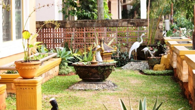 Rumah Bagus Siap Huni di Puri Bintaro Sektor 9 menghadap Taman
