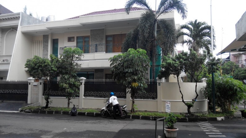 Rumah Nyaman Hoek @ Puri Kencana Jakarta Barat