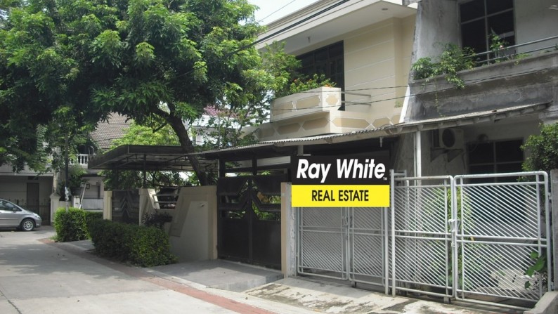 Dijual Rumah 2 Lantai di Green Garden, Jakarta Barat