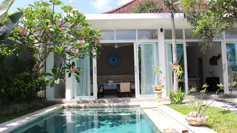 Homey Villa 3 Bedrooms in Seminyak Area