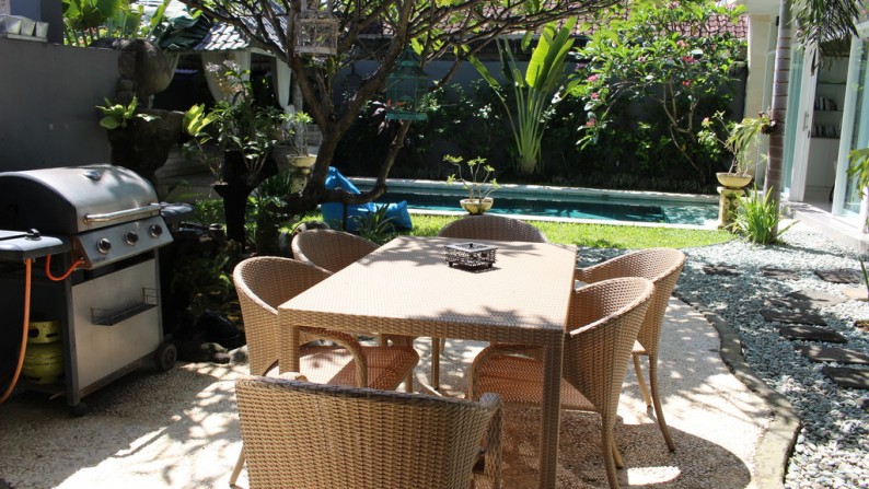 Homey Villa 3 Bedrooms in Seminyak Area