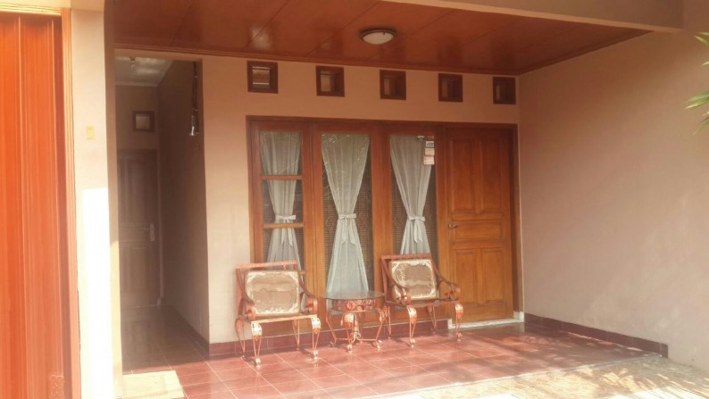 Rumah Furnished ,strategis di Rempoa Tangerang