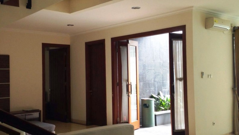 Rumah Nyaman dan Mewah di Kawasan Elite Pondok Indah, Jakarta Selatan