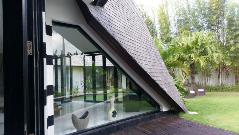 Villa With Unique Design At Padonan Canggu