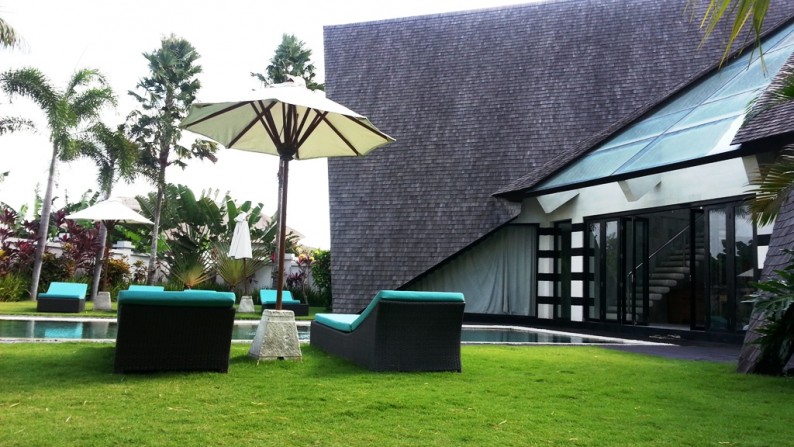 Villa With Unique Design At Padonan Canggu