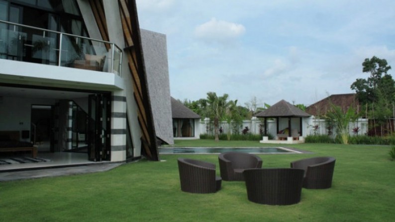 Villa With Unique Design At Padonan Canggu