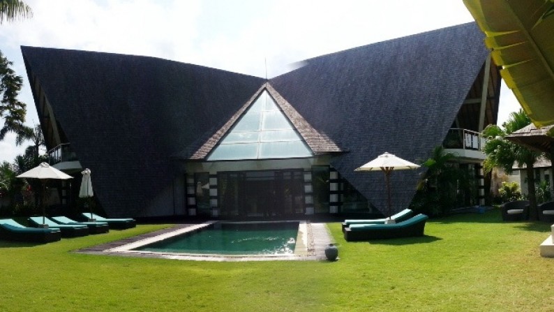 Villa With Unique Design At Padonan Canggu