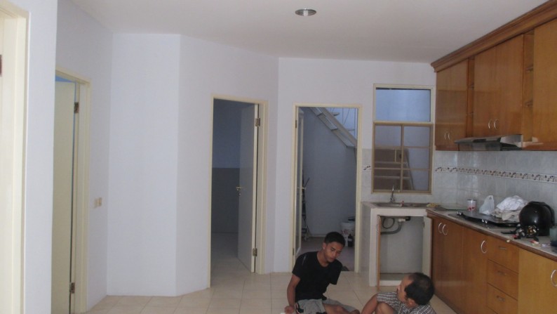 Dijual / Disewakan Townhouse 3 Lantai Taman Elok - Lippo Karawaci