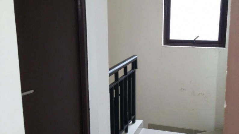 Dijual Rumah Bagus di Casa Jardin, Daan Mogot, Jakarta Barat