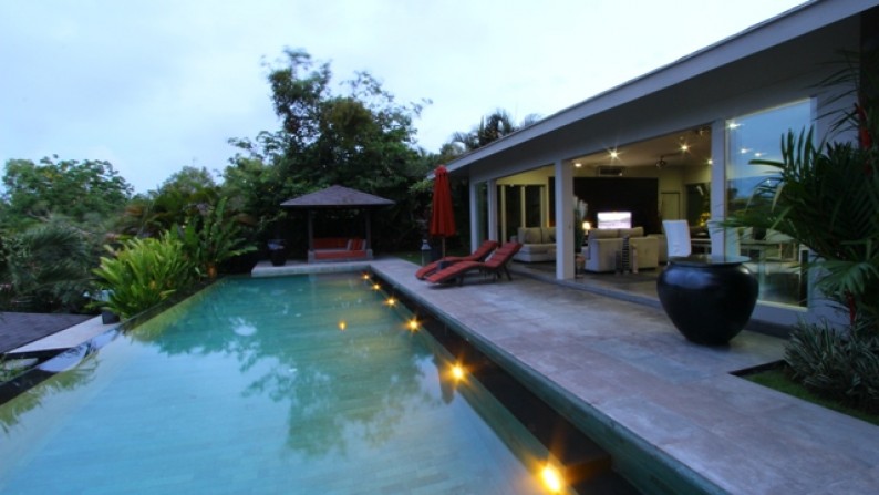 Freehold Sea View Villa 4 Beds in Uluwatu