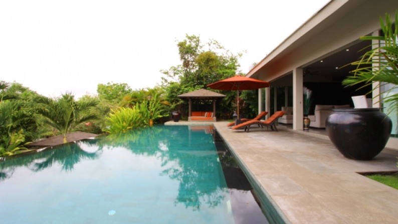 Freehold Sea View Villa 4 Beds in Uluwatu