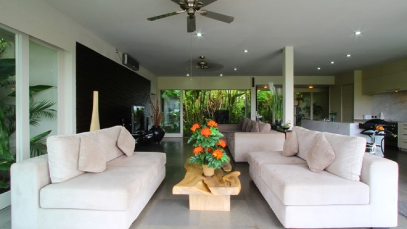 Freehold Sea View Villa 4 Beds in Uluwatu