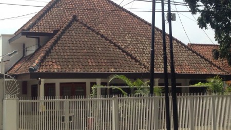 Rumah di Sayap Diponegoro Bandung, Jl. Cisangkuy