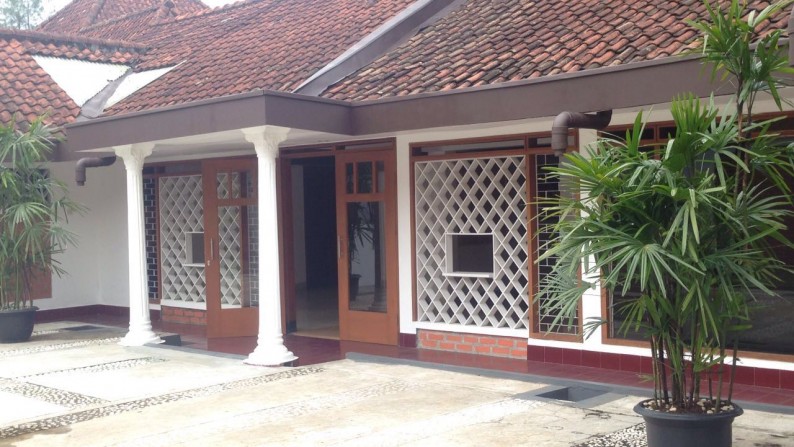 Rumah di Sayap Diponegoro Bandung, Jl. Cisangkuy