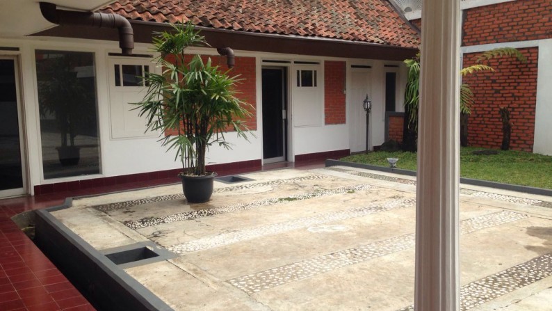 Rumah di Sayap Diponegoro Bandung, Jl. Cisangkuy