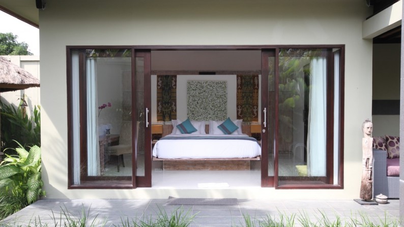 Freehold Beautiful 3 Bedrooms Villa in Heart of Seminyak