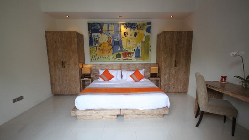 Freehold Beautiful 3 Bedrooms Villa in Heart of Seminyak