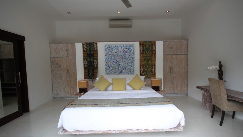 Freehold Beautiful 3 Bedrooms Villa in Heart of Seminyak