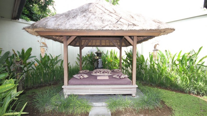 Freehold Beautiful 3 Bedrooms Villa in Heart of Seminyak