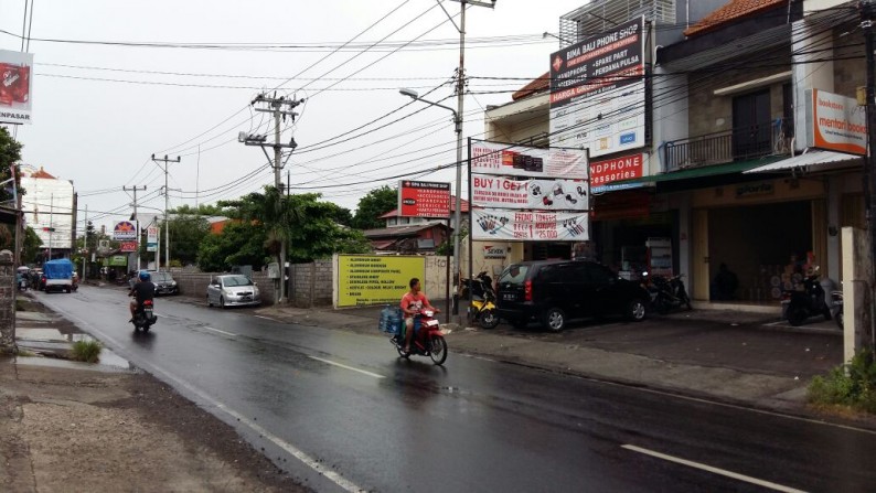 Road Side Shop At Pulau Saeleus Denpasar