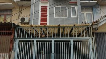 Dijual rumah di Taman Palem Lestari