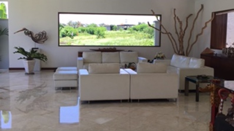 Stunning Villa for sale in Batu Bolong Canggu with Rice paddy view