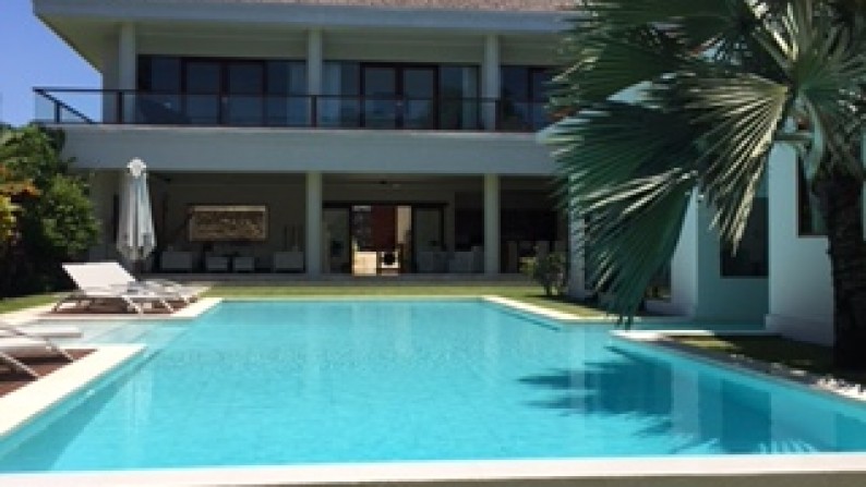 Stunning Villa for sale in Batu Bolong Canggu with Rice paddy view