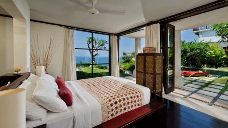 Freehold Cliff Beachfront Villa 4 Bedrooms With Spectacular Sea View Nusa Dua