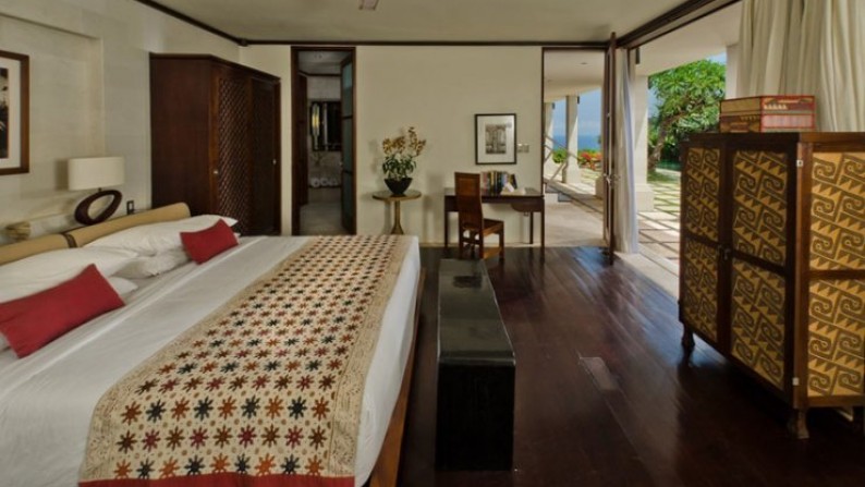 Freehold Cliff Beachfront Villa 4 Bedrooms With Spectacular Sea View Nusa Dua