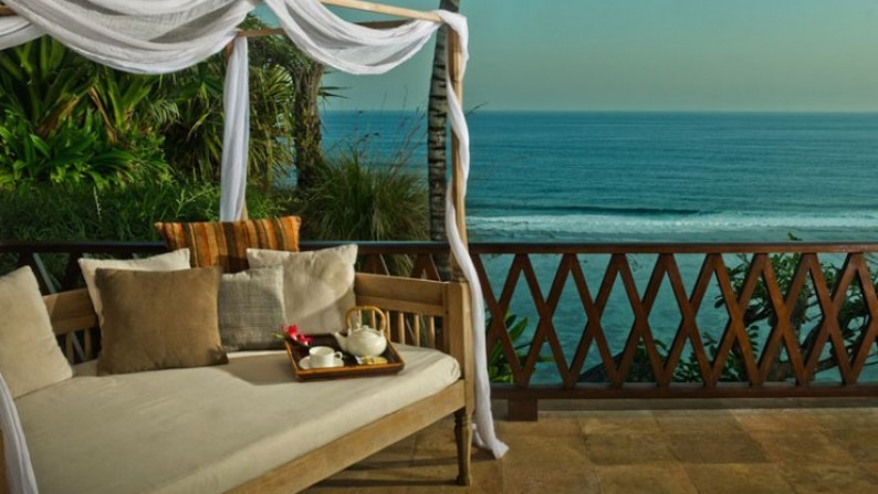 Freehold Cliff Beachfront Villa 4 Bedrooms With Spectacular Sea View Nusa Dua