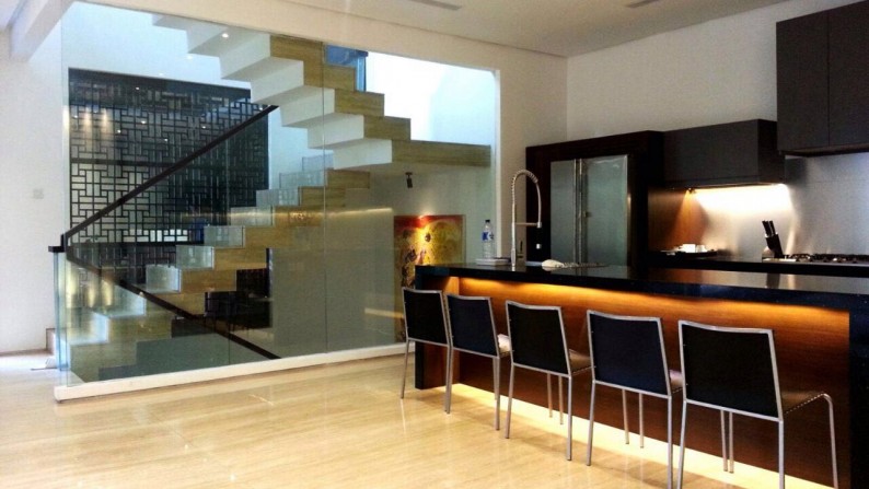 Luxury House dan Siap Huni di Kawasan Elit Pondok Indah, Jakarta Selatan