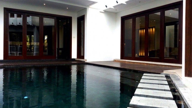 Luxury House dan Siap Huni di Kawasan Elit Pondok Indah, Jakarta Selatan