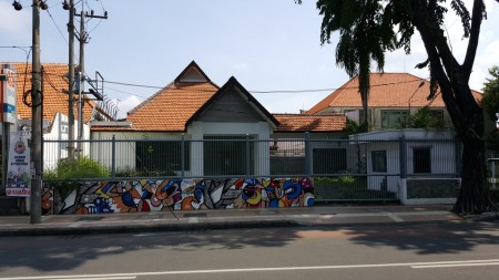 DIsewakan komersial area di lokasi Strategis di pusat Jl. Raya Darmo, Surabaya.