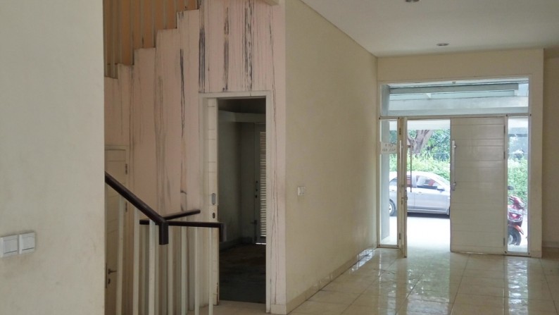 Rumah cluster 3 lantai di Kelapa Gading