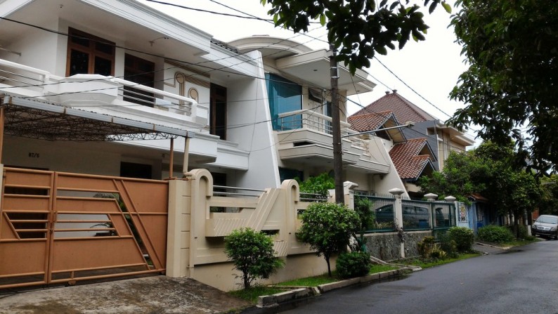 Rumah nyaman dan aman di dlm cluster