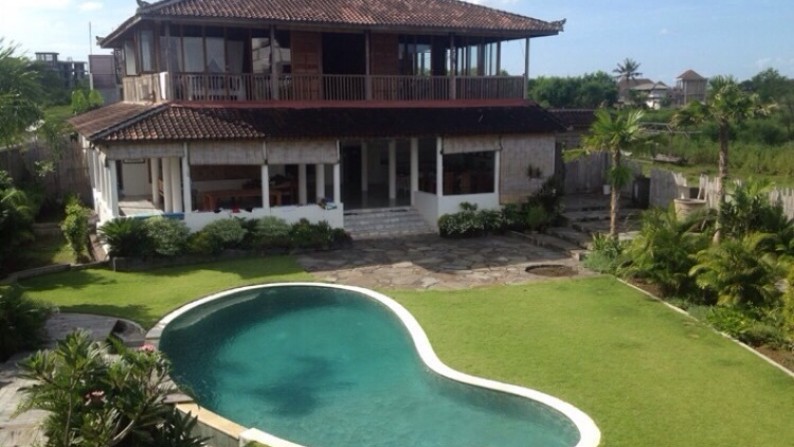 Villa With Joglo Design At Batu Bolong Canggu