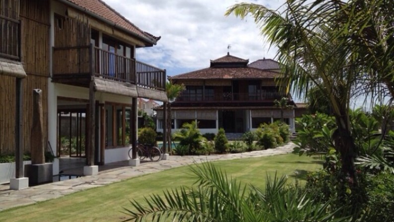 Villa With Joglo Design At Batu Bolong Canggu