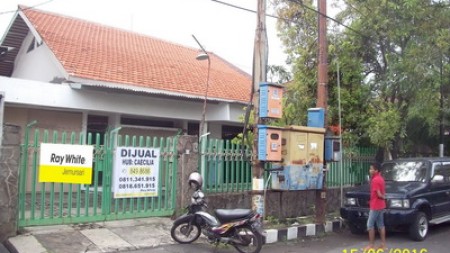 Rumah di Tenggilis Mejoyo Selatan, letak strategis, dekat kampus Ubaya, bisa untuk  kos2 an