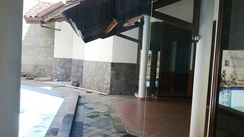 Rumah besar yg  Asri dan Siap Huni di Kawasan Pinguin, Bintaro