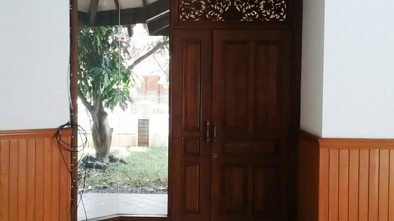 Rumah besar yg  Asri dan Siap Huni di Kawasan Pinguin, Bintaro