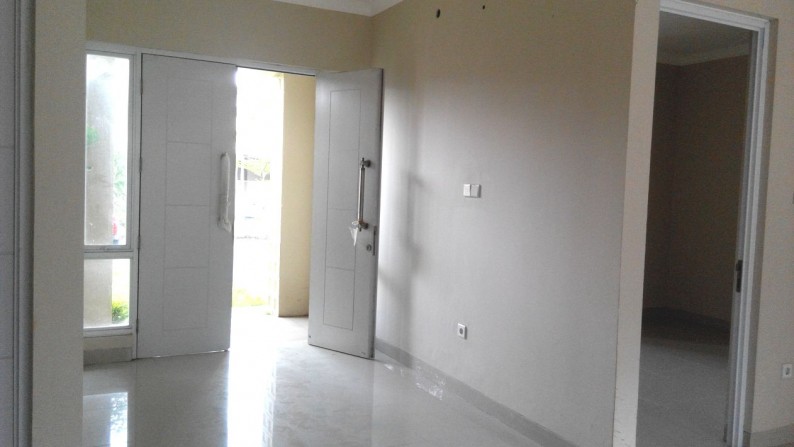 HOT LISTING!!! Dijual Rumah Siap Huni di Water Spring