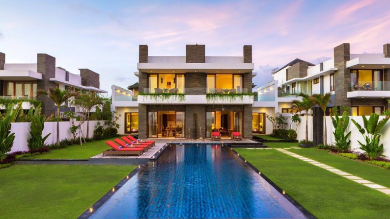 Beach Front Stunning Villa At Gianyar Area