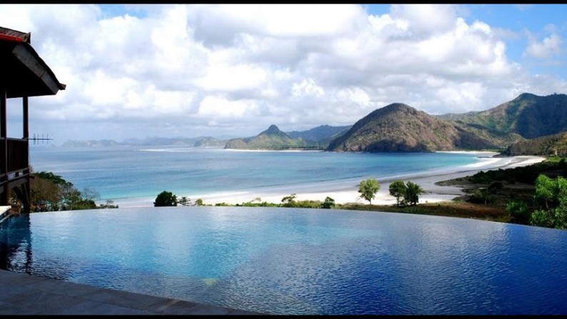 Villa Built On Small Hill With Ocean View At Lombok Area