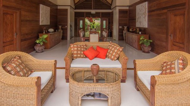 Villa Located Within A Short From Selong Belanak Lombok Beach